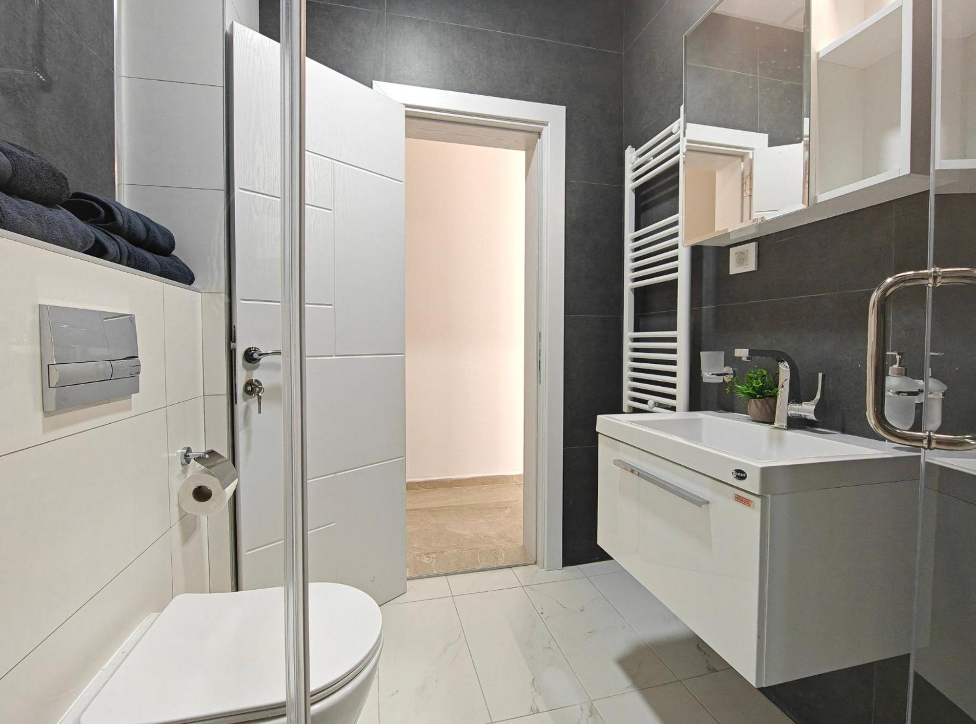 Home Art Apartments Skopje Esterno foto